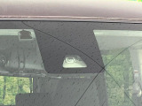 【スマートアシスト】走行中に前方の車両等を認識し、衝突しそうな時は警報とブレーキで衝突回避と被害軽減をアシスト。より安全にドライブをお楽しみいただけます。