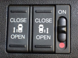 運転席からもスライドドアをボタン操作でスピーディーに開閉できます!またスマートキーでも操作できるので便利です。