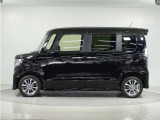 ◆アダプティブクルーズコントロール◆予め設定した車速内でクルマが自動的に加減速。前走車との適切な車間距離を維持しながら追従走行します。【LKAS】車線維持支援システムでステアリング操作を支援。