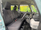 運転席シート廻りは使用感も少なく、良好な状態となっています。前オーナー様が丁寧に使っていたことがよくわかりますね。