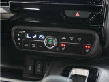 家族やご友人とBBQに行くとき、楽しさは道中の車内から始まっています!このベンチシートに座って、みんなで和気あいあい盛り上がりましょう!