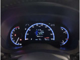とっても見やすいメーターです。夜間時はラグジュアリーな気分にさせてくれる照明が魅力ですので、夜のドライブも楽しみになりますよ♪