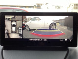 360度ビューモニター付きです。狭い場所での駐車、狭い道でのすれ違い、T字路への進入時などで確認したいエリアの状況が直感的に把握しやすく、より的確な運転操作に役立ちます。