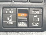 【両側パワースライドドア】スマートキーや運転席のスイッチで後席両側スライドドアの開閉が可能♪電動だから力を入れてドアを開ける必要が無く、小さなお子様でも簡単に開け閉めでき快適です♪