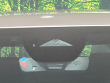 【i-ACTIVESENSE】走行中に前方の車両等を認識し、衝突しそうな時は警報とブレーキで衝突回避と被害軽減をアシスト。より安全にドライブをお楽しみいただけます。