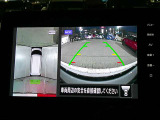 【アラウンドビューモニター】空から見下ろすような視点で、スムースな駐車と安全確認をサポートします。