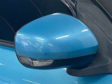 視認性の良いターンランプ付きドアミラー。 周りからどっちに曲がるか判りやすくなって安全性が向上しますね。
