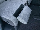 後席にはオットマンがありますので休憩時など引き出してゆったり座れます!