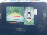 【パノラミックビューモニター】専用のカメラにより、上から見下ろしたような視点で360度クルマの周囲を確認することができます☆死角部分も確認しやすく、狭い場所での切り返しや駐車もスムーズに行えます。