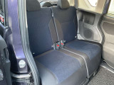 後部座席も当然、綺麗・清潔に仕上げております。内装の綺麗なお車は気持ちが良いですし、コンディションのいい車が多いです。前のユーザーが丁寧に使っていた証拠です。