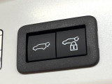 【パワーバックドア】スマートキーや運転席のボタンを押すだけでリアゲートが自動で開閉します!荷物を持っている時や、高い位置にあるバックドアを閉める際に便利な機能です♪