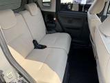 後部座席も気になるようなキズ・汚れやへたり等、大きなダメージはなく、良好な状態です。