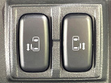 【両側パワースライドドア】スマートキーや運転席のスイッチで後席両側スライドドアの開閉が可能♪電動だから力を入れてドアを開ける必要が無く、小さなお子様でも簡単に開け閉めでき快適です♪