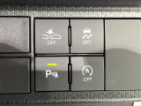 【スマートアシスト】走行中に前方の車両等を認識し、衝突しそうな時は警報とブレーキで衝突回避と被害軽減をアシスト。より安全にドライブをお楽しみいただけます。