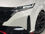 【LEDヘッドライト】悪天候や夜間走行時も良好な視界を確保し安心して運転できる高輝度LEDヘッドライトを装備!点灯速度が早く、消費電力も抑えられています。