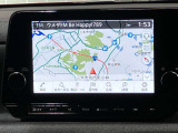 【メーカーナビ】9インチの大画面モニターを搭載し、Apple CarPlayへのワイヤレス接続やAndroid Autoにも対応。
