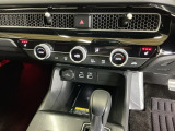 運転席/助手席シートヒーターで寒い日もすぐに温かくなり快適に過ごせます。3段階の温度調整が可能です