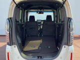 後席を格納すると、これだけの広さが!シーンに合わせたシートアレンジで、大きな荷物も積むことが出来ます♪