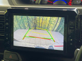 【バックカメラ】駐車時に後方がリアルタイム映像で確認できます。大型商業施設や立体駐車場での駐車時や、夜間のバック時に大活躍!運転スキルに関わらず、今や必須となった装備のひとつです!