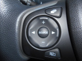 オーディオコントロールスイッチがハンドルに装備されているのでハンドルから手を離さずに運転が可能です。