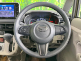 インテリアに合わせたデザインのステアリングは、運転される方のことも考え、運転しやすい形状、大きさです。是非一度、実際に触ってお確かめください。