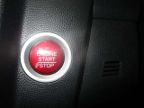 ブレーキを踏みながらワンタッチで楽々エンジンの始動、停止ができます!
