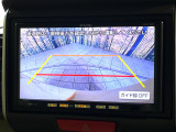 【バックカメラ】駐車時に後方がリアルタイム映像で確認できます。大型商業施設や立体駐車場での駐車時や、夜間のバック時に大活躍!運転スキルに関わらず、今や必須となった装備のひとつです!