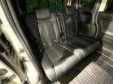 後部座席も気になるようなキズ・汚れやへたり等、大きなダメージはなく、良好な状態です。
