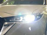 【LEDヘッドライト】悪天候や夜間走行時も良好な視界を確保し安心して運転できる高輝度LEDヘッドライトを装備!点灯速度が早く、消費電力も抑えられています。