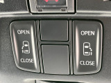 【両側パワースライドドア】スマートキーや運転席のスイッチで後席両側スライドドアの開閉が可能♪電動だから力を入れてドアを開ける必要が無く、小さなお子様でも簡単に開け閉めでき快適です♪