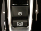 指先の操作でパーキングブレーキの「作動と解除」が行うことができる装備。ブレーキペダルから足を離しても停止し続けてくれるオートブレーキホールド機能。信号待ちなどの際には便利。ECO運転で低燃費走行♪