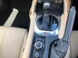 6速オートマはダイレクト感のある走りが特徴です。パドルシフトを使えば、指先一つでリズムよくギアを切り替えてスポーツ走行を楽しめます。