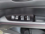 運転席のパワーウインドースイッチ部です。よく触れる場所だからこそ、使用状態があらわれますよね。ぜひこうした所もチェックしてください。