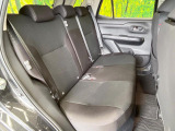 後部座席も気になるようなキズ・汚れやへたり等、大きなダメージはなく、良好な状態です。