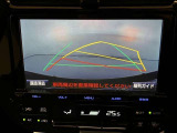 ハンドル操作に連動してガイドラインが変化するバックモニターを搭載しています。クルマは構造上多くの死角が有る為、とても便利な機能です。補助の為の装備なので、目視での確認も大切です。