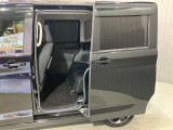 【両側オートスライドドア】子供を乗せたりするのにも隣のお車を気にせずストレスフリー★雨の日などはリモコンキーからドアの開閉ができとても便利な両側オートスライドドア★