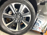 【純正16インチアルミホイール】外観にマッチした純正アルミホイールを装着しております。各種社外アルミホイールや、スタッドレスタイヤも取扱いしております。是非ご相談ください♪
