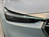 LEDヘッドライトは、点灯の瞬間から最大光量を発揮し、突然暗くなるトンネルなどでの安定感を高めます。
