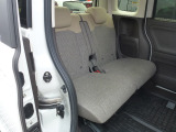 リア席もゆとりのある足元です。