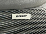 【BOSEサウンドシステム】メーカーオプションの高品位サウンドシステムを搭載。専用のチューニングが施された大小様々なスピーカーから良質なサウンドが奏でられ、臨場感あふれる音響空間を演出します。