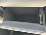車検証なども収納できる大型のグローブボックスは、使い勝手もよく役立ちます!