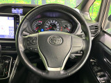 【純正革巻きステアリング】上質な革を使用することで、手にしっかり馴染みとても運転しやすいハンドルです♪
