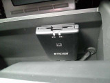 運転席から手の届く位置に ETC2.0付いております。高速道路の料金所もスムーズに通過できますよ♪