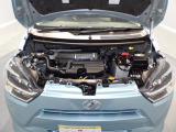 【エンジンルーム】**清掃が行き届いた綺麗な状態です。4WD仕様ならではの頼もしい走りと燃費性能を両立。安心してお乗りいただけるよう大切に管理されており、機関面の良さも伝わってきます。