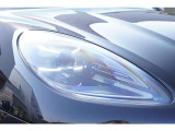 LED ヘッドライト(ティンテッド)、ポルシェ ダイナミック ライト システムプラス(PDLS Plus)装備です。