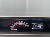 ダッシュ中央に配置されたスピードメーターは視認性も良いです★