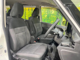 運転席シート廻りは使用感も少なく、良好な状態となっています。前オーナー様が丁寧に使っていたことがよくわかりますね。