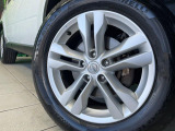 【純正17インチアルミホイール】外観にマッチした純正アルミホイールを装着しております。各種社外アルミホイールや、スタッドレスタイヤも取扱いしております。是非ご相談ください♪