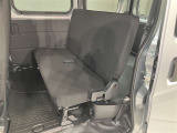 広々とした後部座席です♪気になるキズや汚れなどなく良好な状態です。