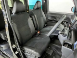 運転席シートです。フィット感が有り座り心地の良いシートです。